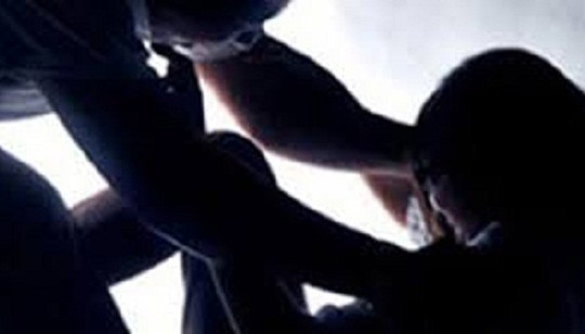 Kỷ luật cô giáo dạy thêm tại nhà, có con trai sàm sỡ học sinh