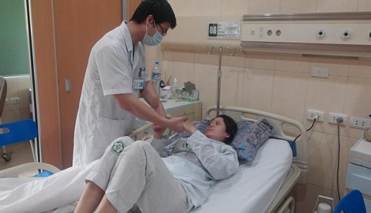 Người phụ nữ bị đột quỵ não nghi do dùng thuốc tránh thai lâu năm