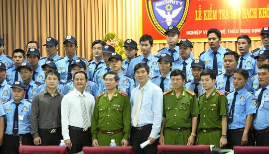 Chuyện của ông chủ quán cà phê mở dịch vụ bảo vệ