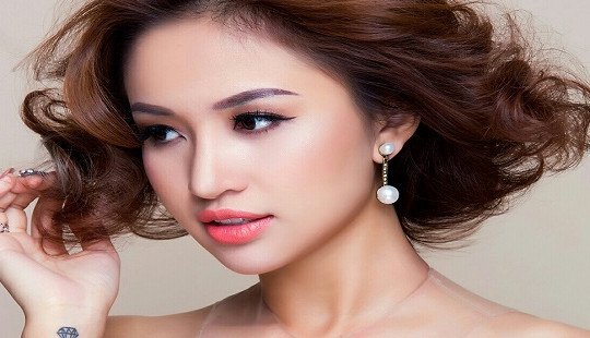 Vân Hugo đẹp và sexy sau sự cố váy nàng tiên cá