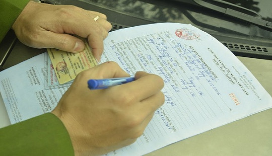 Quận Ba Đình ra quân xử lý vi phạm lấn chiếm vỉa hè