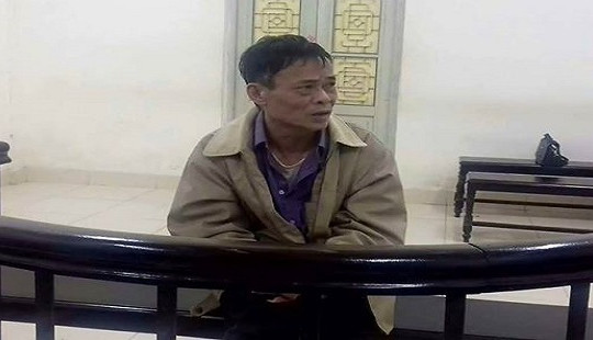 Mua xăng đến đốt nhà vợ cũ