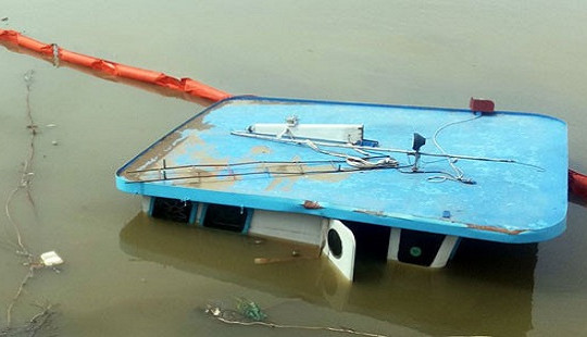Quảng Ninh: Lốc xoáy nhấn chìm sà lan trong đêm, 2 người thiệt mạng