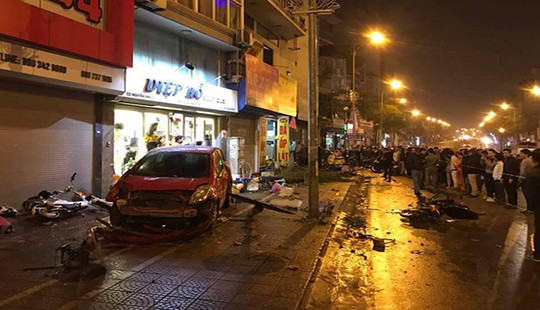 Tạm giữ hình sự lái xe gây tai nạn làm 6 người bị thương