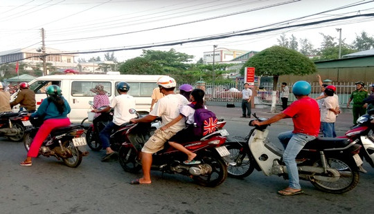 Phát hiện đôi nam nữ nằm chết gục trước cổng Nhà văn hóa thiếu nhi