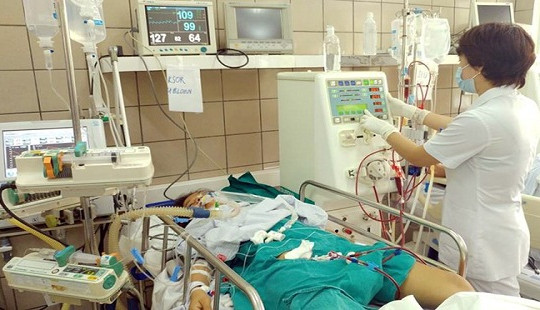 Khởi tố vụ án ngộ độc rượu tập thể khiến nhiều sinh viên nhập viện