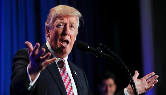 Ông Trump đã làm gì với tháng lương Tổng thống đầu tiên của mình?