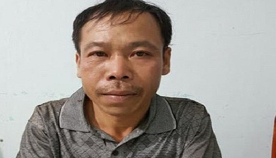 Đâm chết vợ chồng anh trai rồi bỏ trốn vào rừng