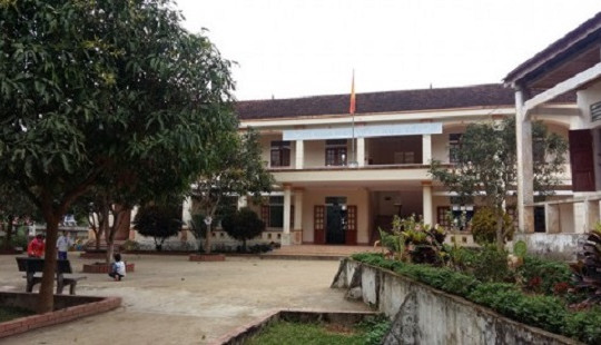 23 học sinh bị cô giáo dùng thước đánh do làm bài không đạt yêu cầu