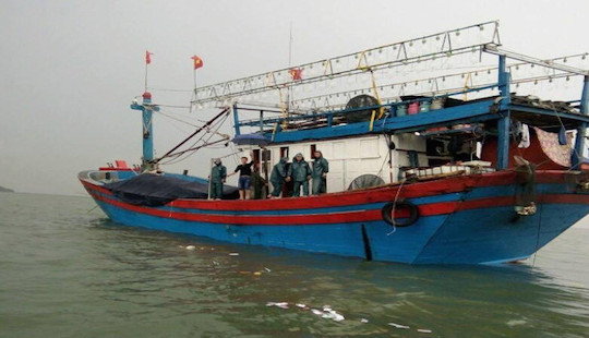 Hai thuyền viên thương vong trên biển do dây tời lưới bị đứt