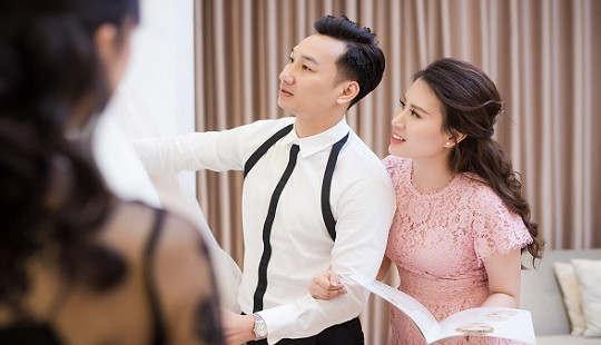 MC Thành Trung đưa vợ đi thử váy trước hôn lễ