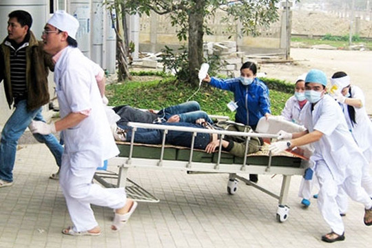 Vĩnh Phúc: 7 thanh niên nôn mửa sau 30 phút uống rượu