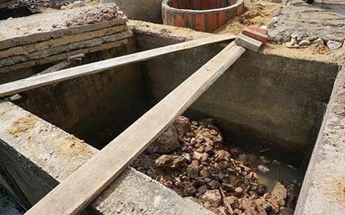 Vụ phát hiện hài cốt trong bể phốt: Có nhiều nguyên nhân được đưa ra