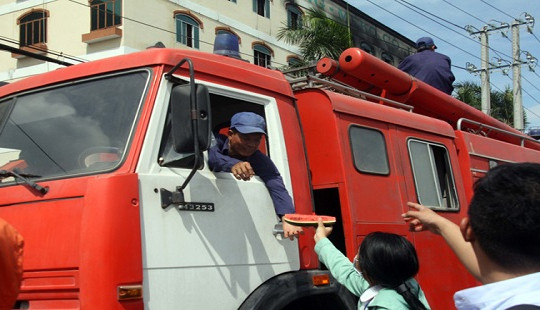 Vụ cháy tại Công ty Kwong Lung-Meko: Nghĩa tình trong cơn hoạn nạn