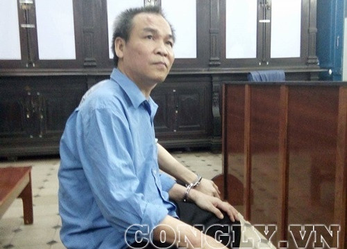 Hoãn phiên tòa vì nghi ngờ có đồng phạm trong vụ giết người