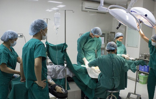 Cắt bỏ dạ dày và tái tạo thành công dạ dày mới cho một bệnh nhân ung thư