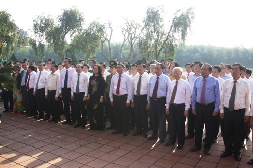 Tổng Bí thư Nguyễn Phú Trọng dâng hương tưởng niệm cố Tổng Bí thư Lê Duẩn