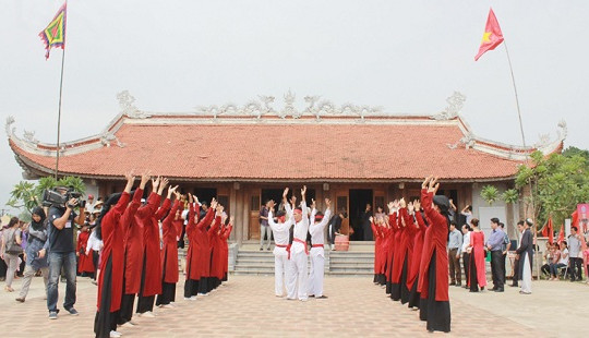 Tìm về cội nguồn nghệ thuật dân gian vùng Đất Tổ