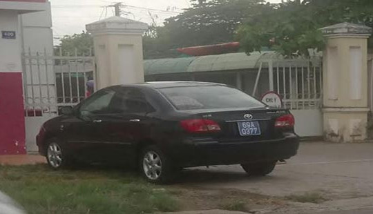 Xe biển xanh đưa đón cán bộ Cà Mau đi học tại Sóc Trăng