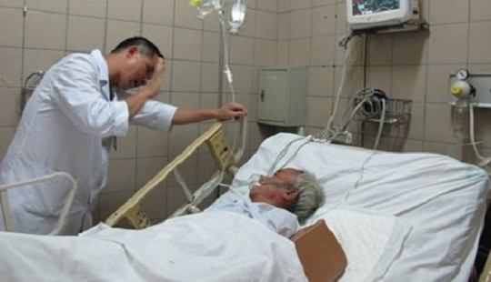 Hà Nội: Thêm 2 người nguy kịch do ngộ độc rượu