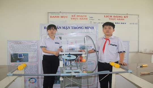 Học sinh miền Tây sáng chế đập ngăn mặn thông minh sử dụng năng lượng mặt trời