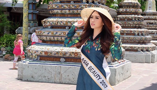 Người đẹp Việt diện áo dài, khoe dáng bên ngôi chùa cổ nhất Thái Lan