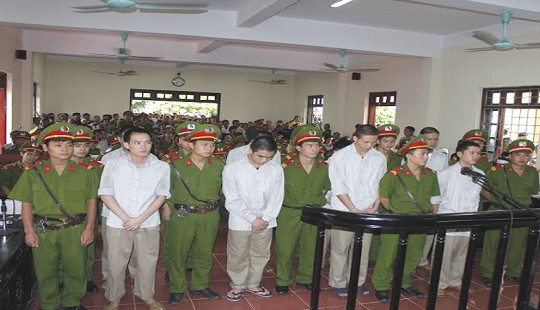 Xét xử vụ "quan tài diễu phố ở Vĩnh Phúc": Toà tuyên hai án chung thân