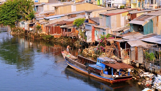 TPHCM: Cho phép xây nhà trong hành lang sông, kênh, rạch