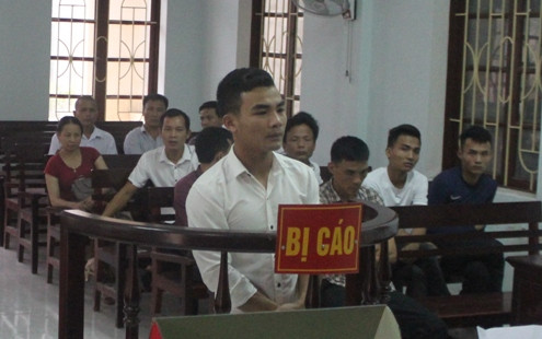 Mâu thuẫn tranh giành khách, dùng kiếm chém người trọng thương