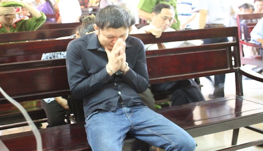 Tình người chốn công đường