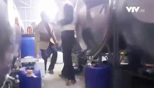 Vụ rượu “siêu rẻ” tại Hưng Yên: Có dấu hiệu giả giấy chứng nhận đủ điều kiện ATVSTP