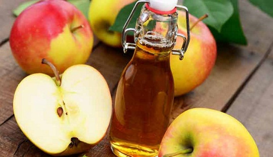 12 công dụng tuyệt vời từ giấm táo