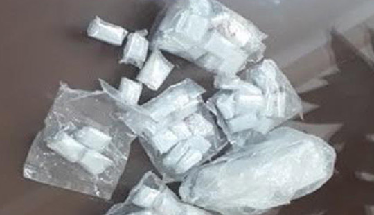 Cà Mau: Bắt “nữ quái” đang giao dịch ma túy với con nghiện