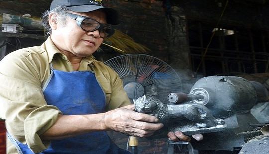 Những bàn tay tài hoa thổi hồn vào than đá