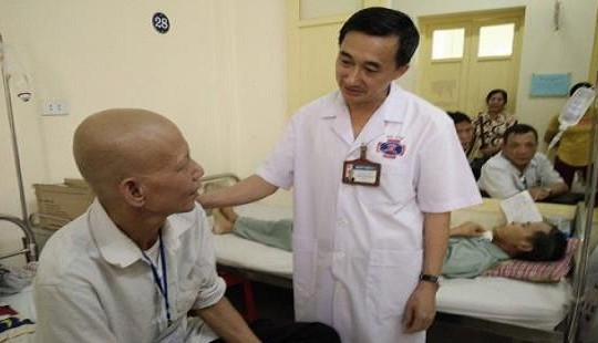 65% nguyên nhân gây ung thư do hút thuốc và thực phẩm bẩn