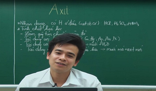 Thầy giáo 8x gây sốt với clip chế "Duyên phận" để dạy Hóa học