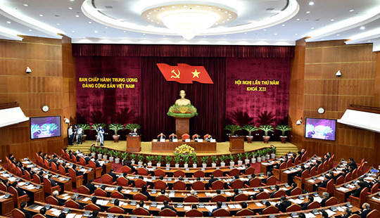 Cảnh cáo, cho thôi giữ chức Ủy viên Bộ Chính trị khoá XII đối với ông Đinh La Thăng