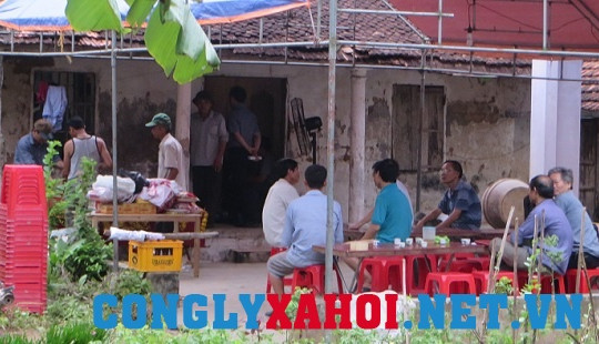 Nghệ An: Vợ thức giấc, bàng hoàng phát hiện chồng treo cổ tử vong giữa nhà