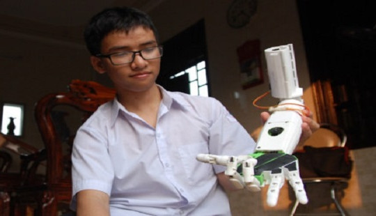 Cậu học trò chế ‘cánh tay robot’ bất ngờ được Đại sứ quán Mỹ phỏng vấn lần ba