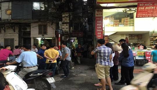 6 tiếng thuyết phục nghi can đâm người bị thương rồi cố thủ trong nhà