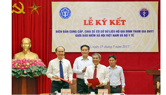 BHXH Việt Nam và Bộ Y tế bàn giao, chia sẻ dữ liệu Hộ gia đình tham gia BHYT