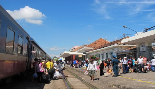Tàu khách Nha Trang - Huế dành 1.000 vé giá 10.000 đồng