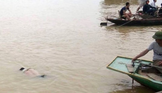 Nghệ An: Đôi nam nữ nhảy xuống sông tự vẫn