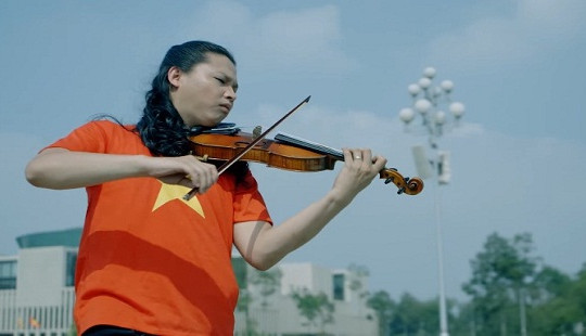 Anh Tú violin làm "đại sứ văn hóa" với MV Như có Bác Hồ trong ngày vui đại thắng