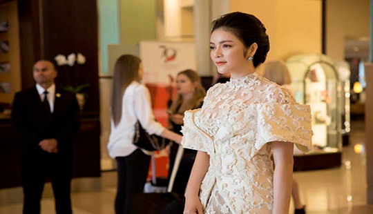 Lý Nhã Kỳ xin lỗi gia đình vì vắng mặt trong ngày giỗ cha