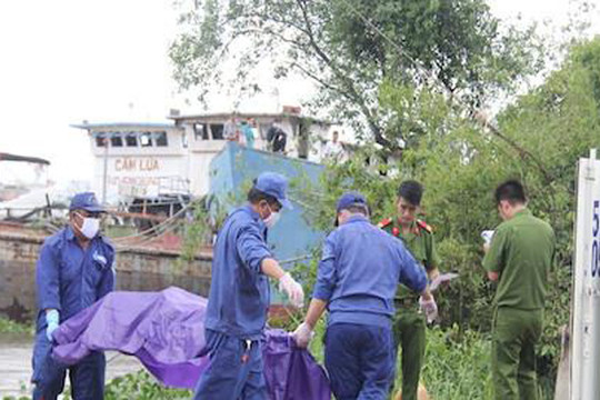 TP.HCM: Thi thể một người đàn ông dạt vào du thuyền