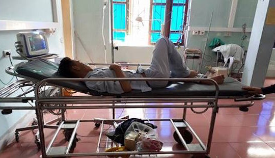 Sửa nhà trong khuôn viên Huyện ủy, 3 người bị điện giật thương vong