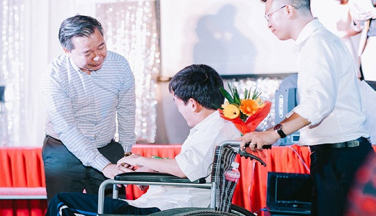 Hiệu trưởng trường Nhân văn gây "sốt" khi tiết lộ việc theo dõi facebook sinh viên