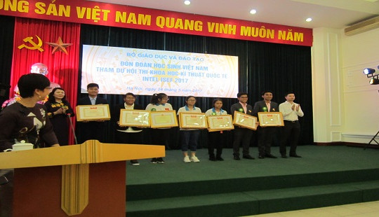 Vinh danh những học sinh đạt giải cao trong cuộc thi Khoa học kỹ thuật Quốc tế 2017