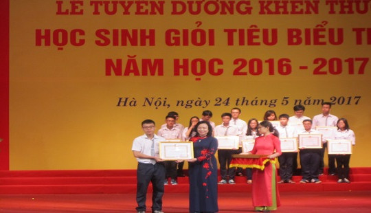 Hà Nội: Tuyên dương hơn 1000 học sinh có thành tích xuất sắc năm học 2016-2017